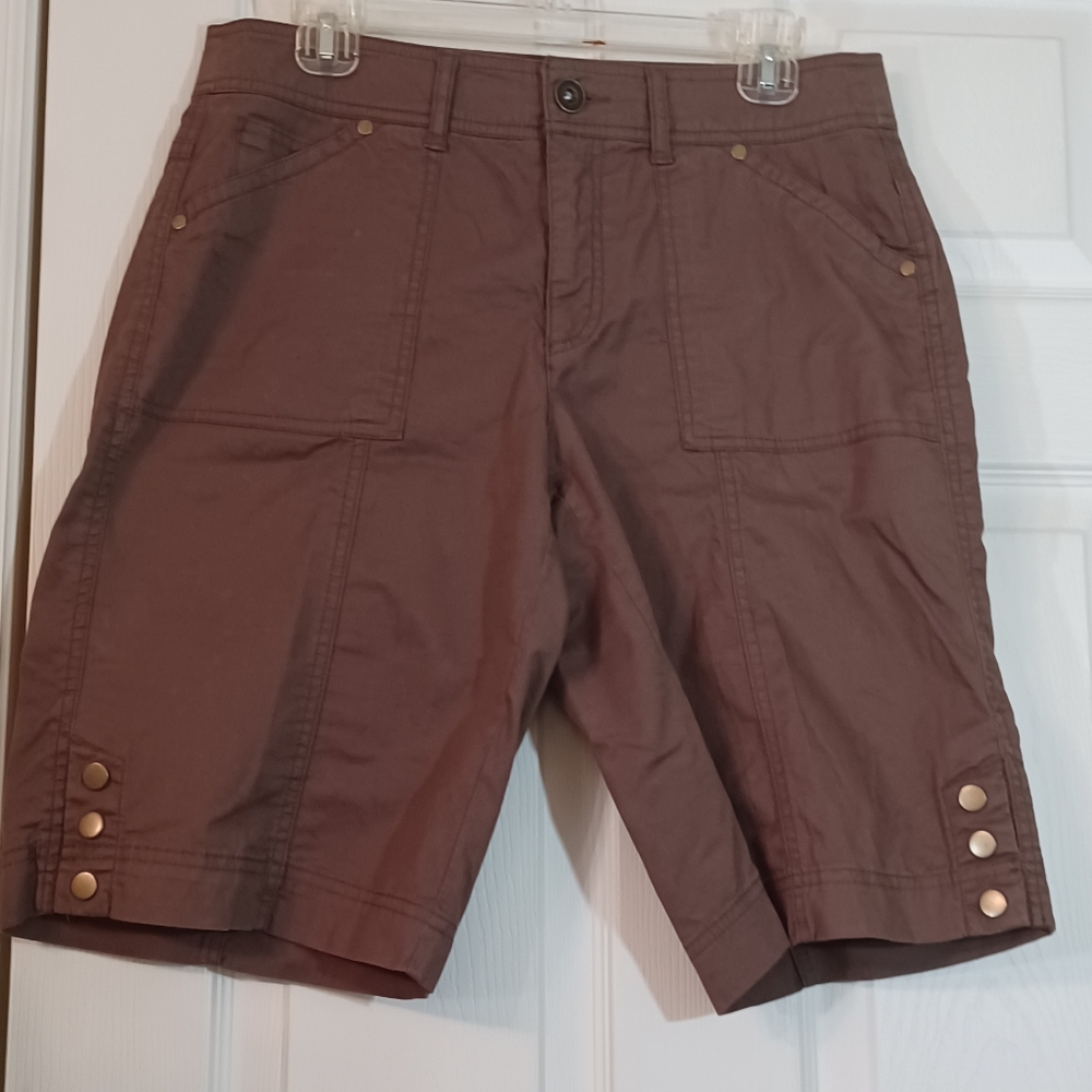 Women Christopher & Banks Brown Casual Shorts Metal Snap Buttons Size 6 Stretch